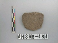 藏品(灰褐色細砂陶片)的圖片